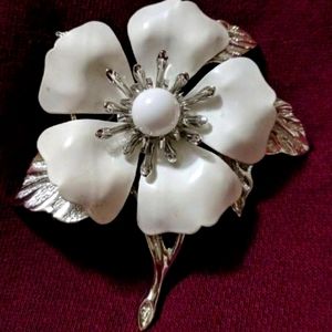 Sara Coventry  Brooch